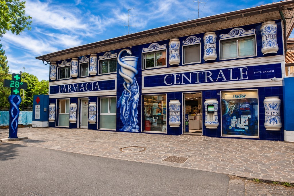 Esterno della Farmacia Centrale a Riccione